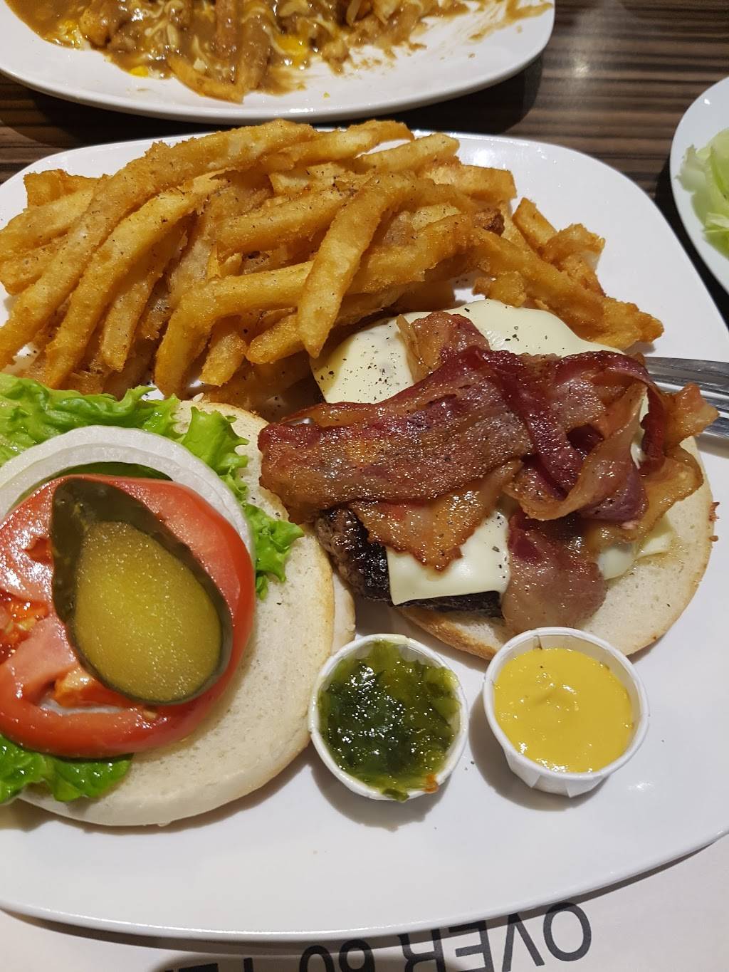 Watts Restaurant | restaurant | 1 Eglinton Square, Scarborough, ON M1L 2K1, Canada | 4167550523 OR +1 416-755-0523