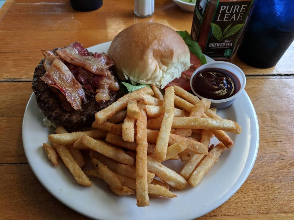 Auction Barn Restaurant | restaurant | 4016 NY-40, Argyle, NY 12809, USA | 5186386003 OR +1 518-638-6003