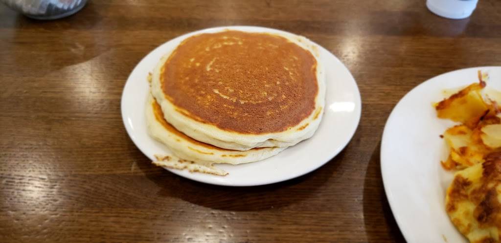 Sanders Family Restaurant & Pancake House | bakery | 5320 Touhy Avenue, Skokie, IL 60077, USA | 8476732626 OR +1 847-673-2626