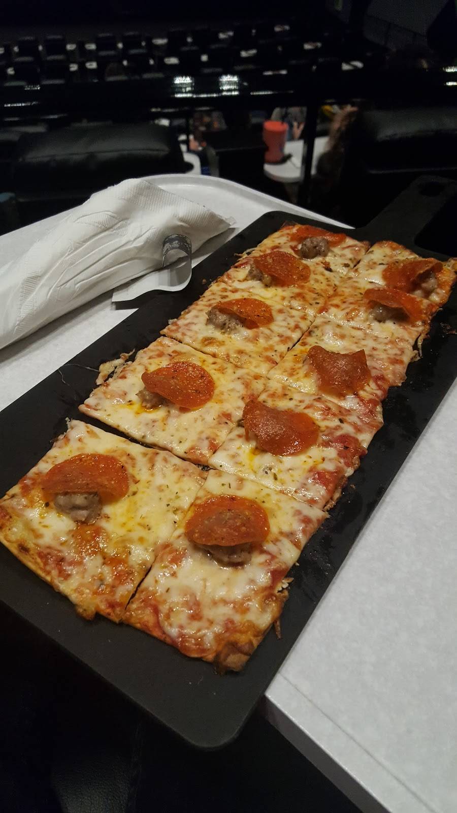 BistroPlex In-Theatre Dining Cinema | restaurant | 5210 S 76th St, Greendale, WI 53129, USA | 4144482972 OR +1 414-448-2972