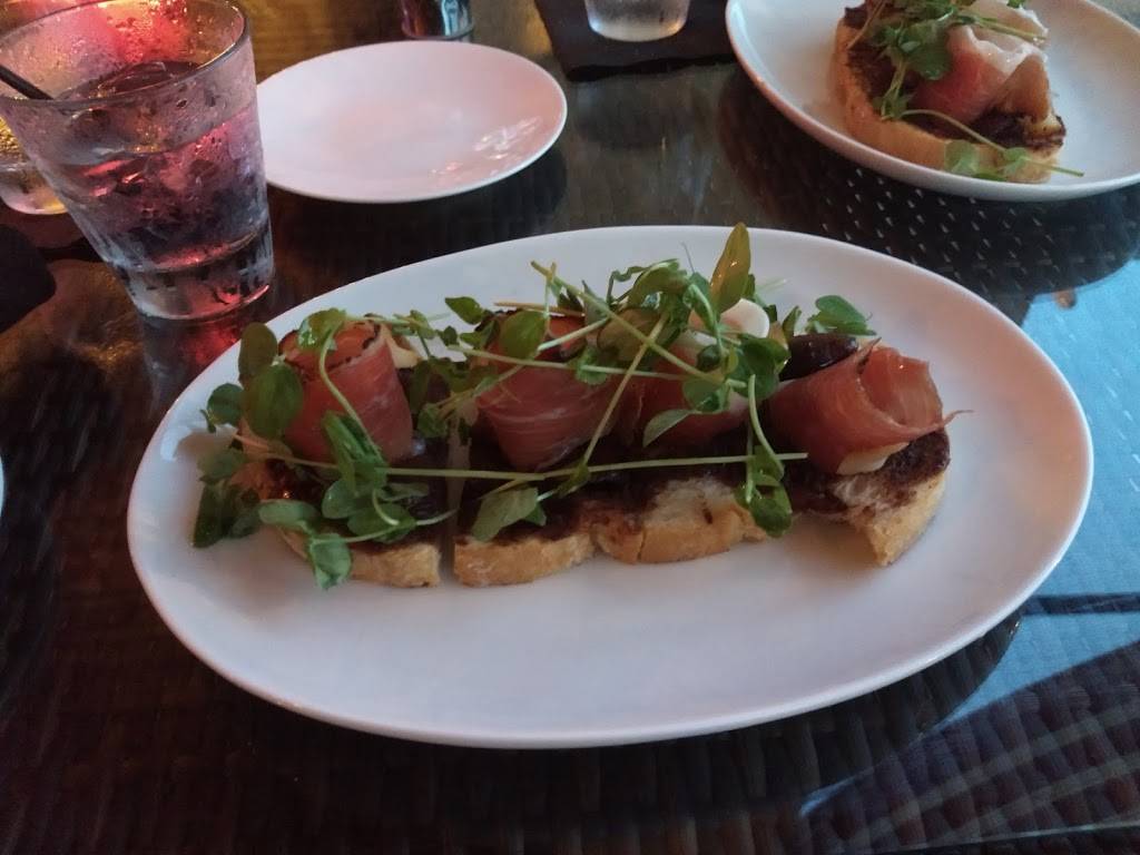 Lakeside Bar + Grill | night club | 700 Bloom St, Kissimmee, FL 34747, USA | 4075666000 OR +1 407-566-6000