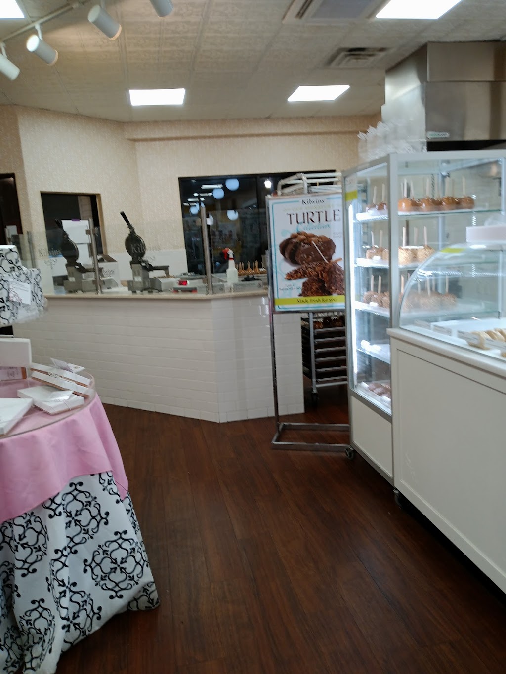 Kilwins Evanston | restaurant | 1724 Sherman Ave, Evanston, IL 60201, USA | 8478688739 OR +1 847-868-8739