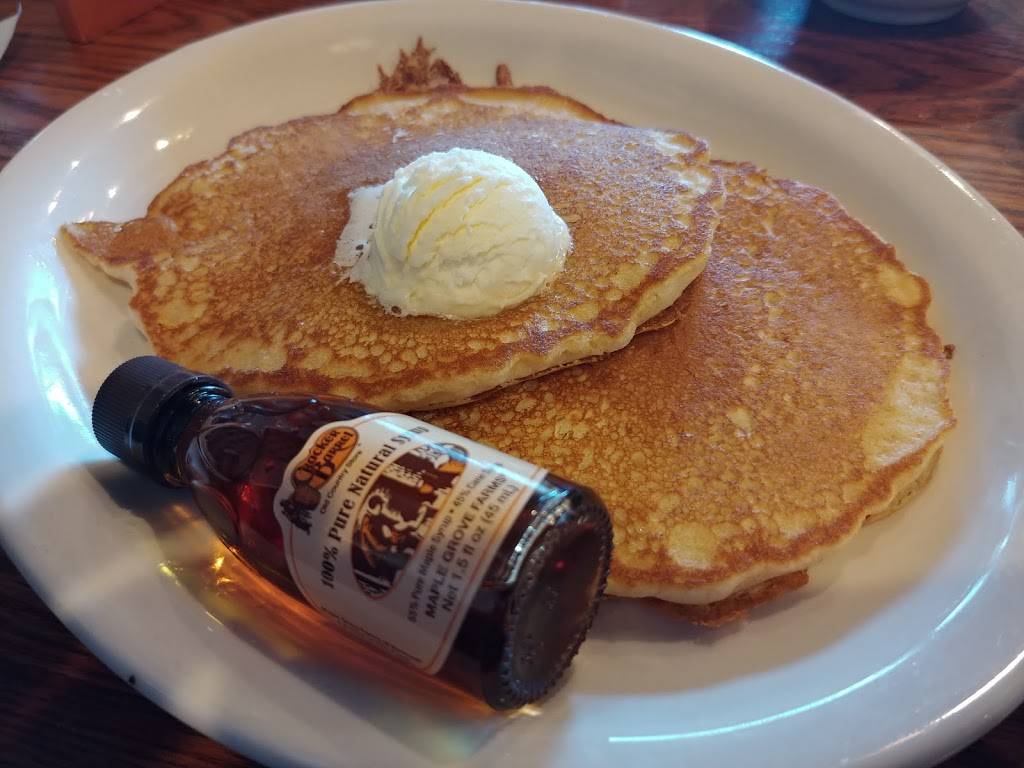 Cracker Barrel Old Country Store | restaurant | 5706 Northridge Dr, Gurnee, IL 60031, USA | 8472441512 OR +1 847-244-1512