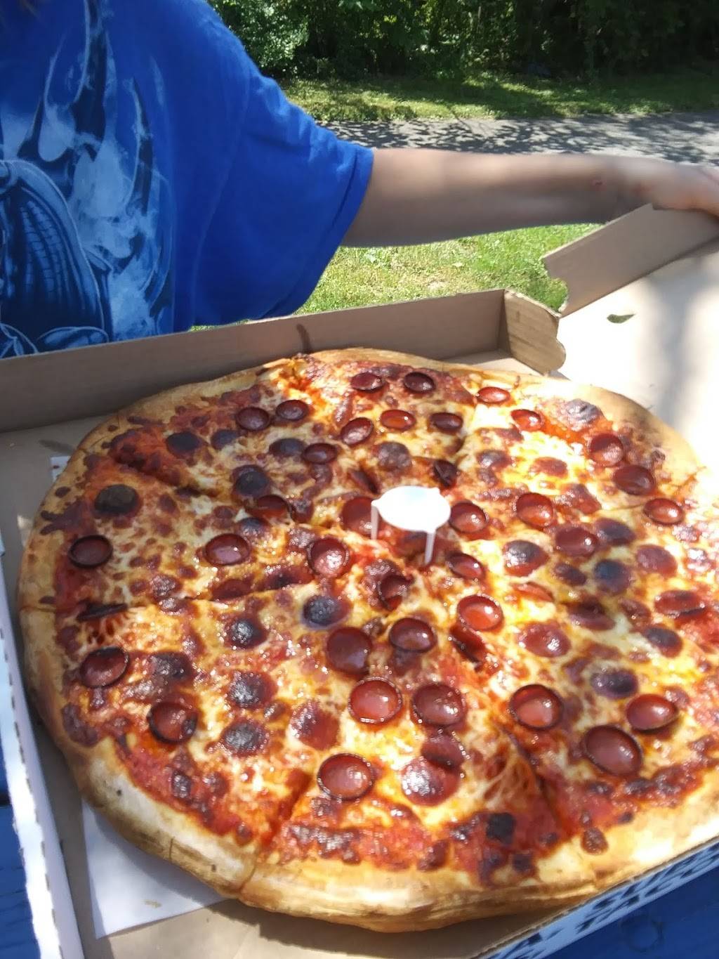 Pats Pizzeria | restaurant | 9542 Lake Shore Rd, Angola, NY 14006, USA | 7165496522 OR +1 716-549-6522