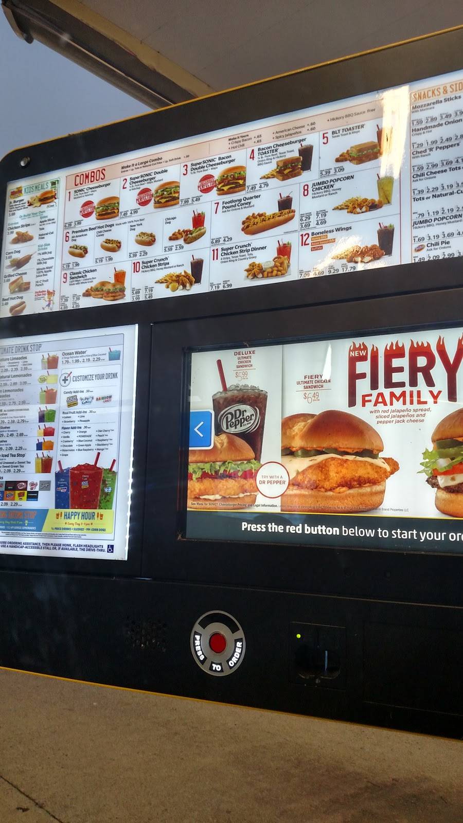 Sonic Drive-In | restaurant | 1764 N Kingshighway St, Cape Girardeau, MO 63701, USA | 5736516676 OR +1 573-651-6676