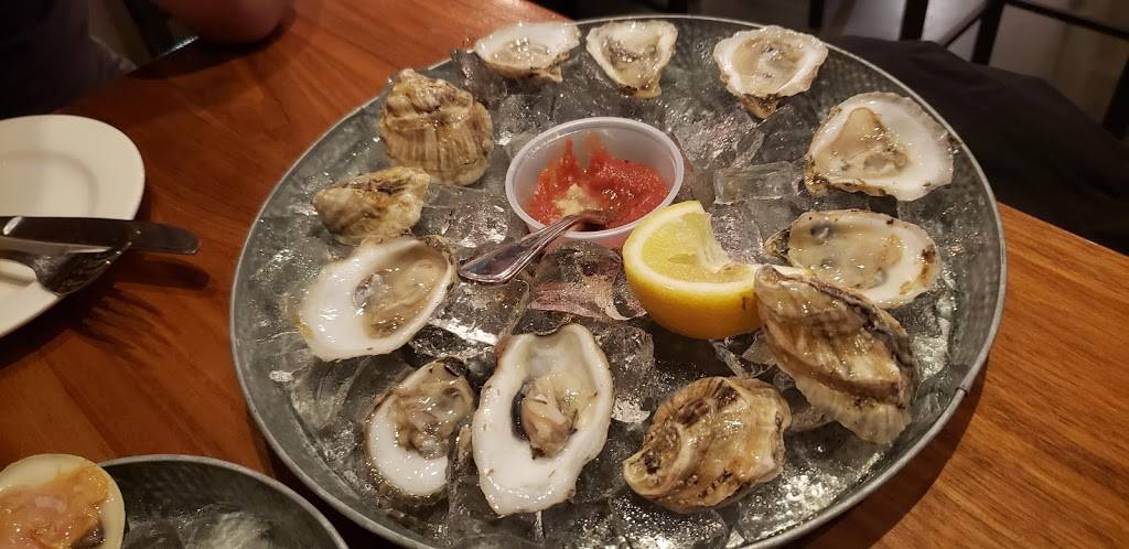 Carrolls | restaurant | 21 Main St, Medford, MA 02155, USA | 7813953344 OR +1 781-395-3344