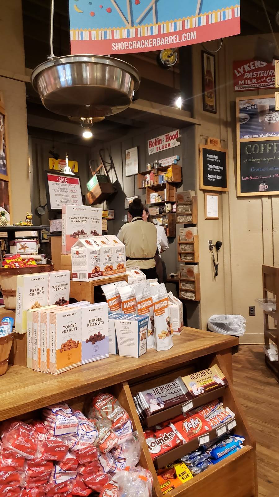 Cracker Barrel Old Country Store | restaurant | 3820 Wards Rd, Lynchburg, VA 24502, USA | 4345821940 OR +1 434-582-1940