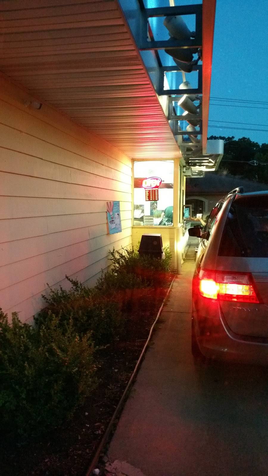 Dairy Queen | restaurant | 704 W Chicago St, Elgin, IL 60123, USA | 8476973319 OR +1 847-697-3319