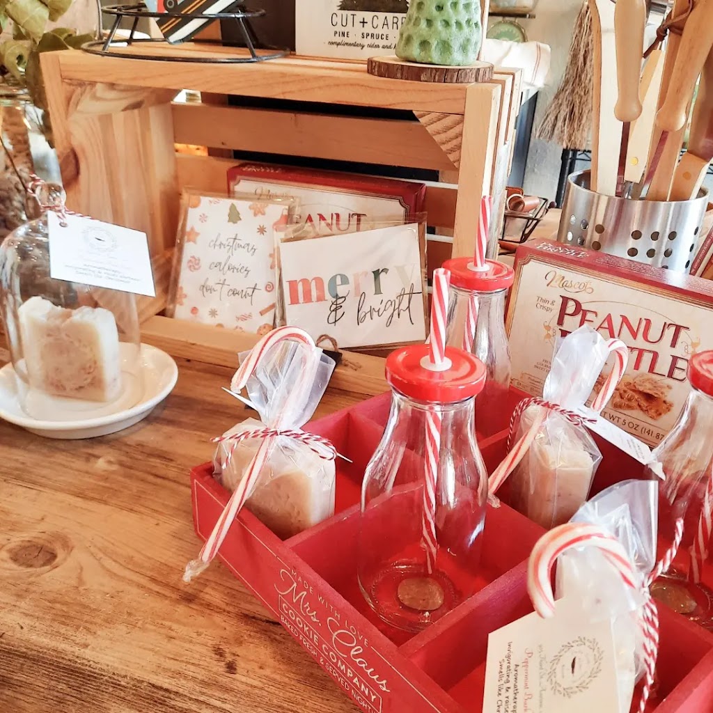 Lucky Feather Soapery & Mercantile | cafe | 305 3rd St, Aurora, IN 47001, USA | 8126211360 OR +1 812-621-1360