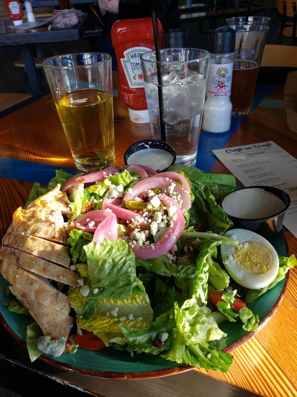 Owly Oop Sports Pub | restaurant | 305 S Madison St, Rockford, IL 61104, USA | 8159774303 OR +1 815-977-4303