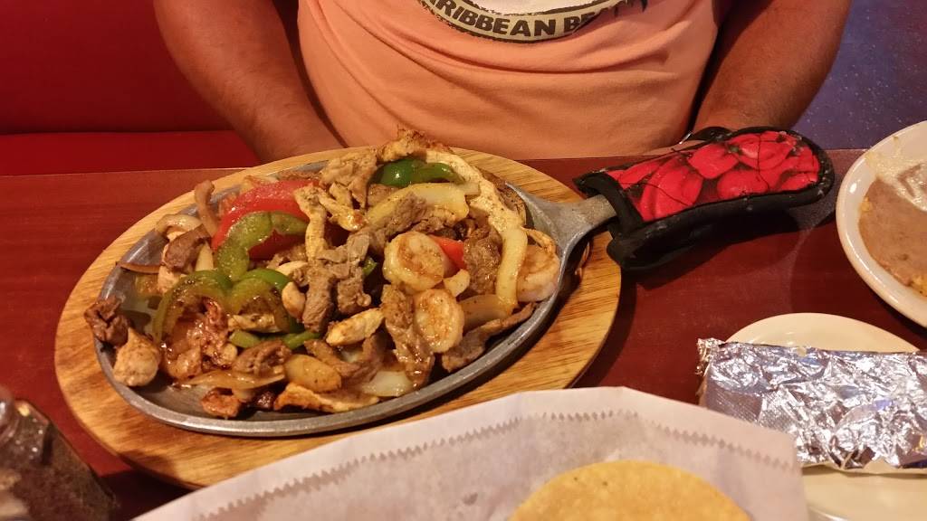 El Chile Poblano Mexican Restaurant | restaurant | 1921 N Greensburg Crossing, Greensburg, IN 47240, USA | 8126638349 OR +1 812-663-8349