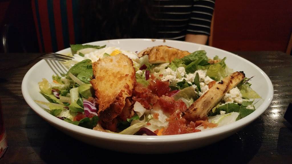 Red Robin Gourmet Burgers and Brews | restaurant | 950 Shaw Ave, Clovis, CA 93612, USA | 5592994500 OR +1 559-299-4500