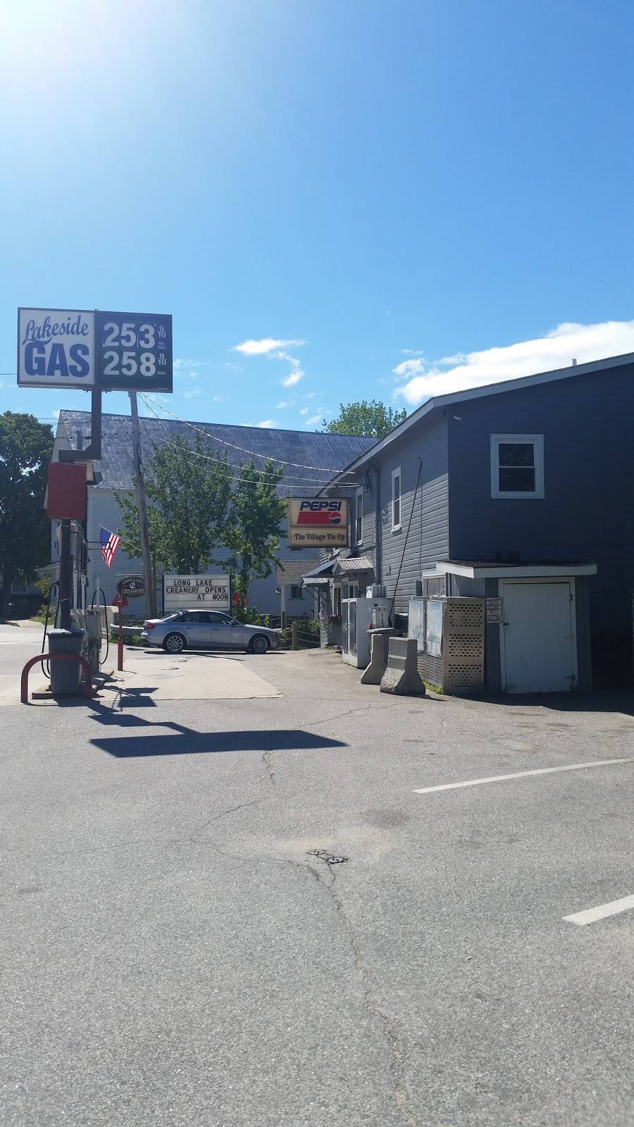 Village Tie Up Market & Deli | meal takeaway | 29 Main St, Harrison, ME 04040, USA | 2075834266 OR +1 207-583-4266