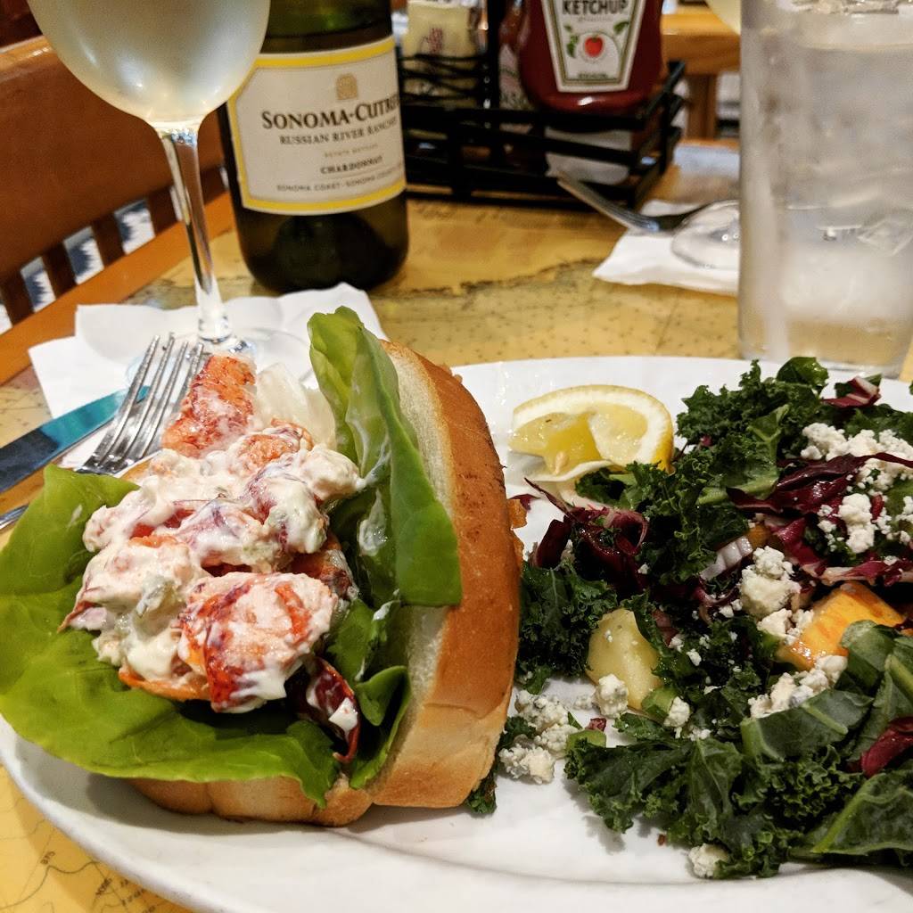 Yankee Pier | restaurant | Terminal 3 S McDonnell Rd, San Francisco, CA 94128, USA | 6508218938 OR +1 650-821-8938