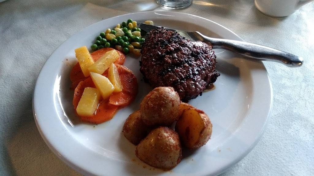 Chemong Lodge | restaurant | 764 Hunter St, Bridgenorth, ON K0L 1H0, Canada | 7052928435 OR +1 705-292-8435