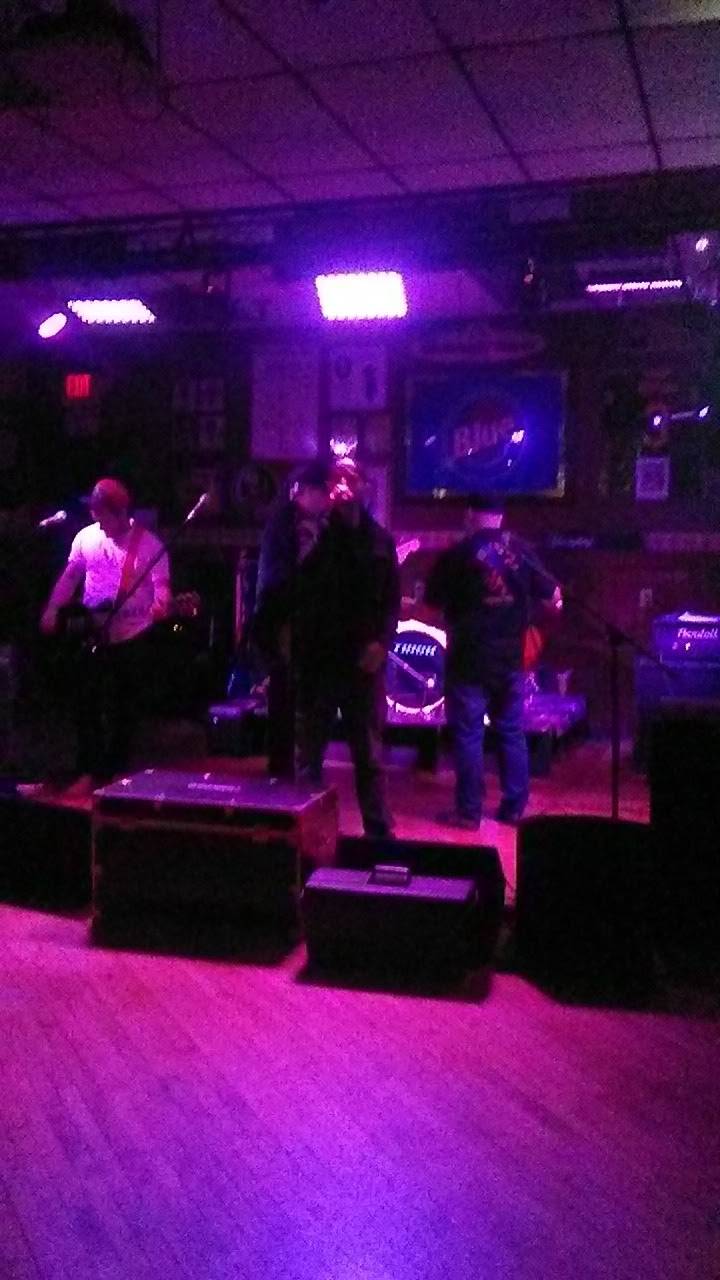 End Zone Bar & Grill | restaurant | 216 N 10th St, Kulpmont, PA 17834, USA | 5703735040 OR +1 570-373-5040