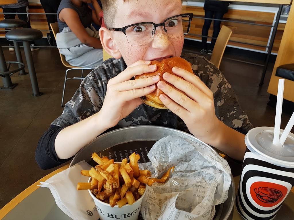 South St. Burger | restaurant | 49 Clock Tower Rd G010, North York, ON M3C 0G4, Canada | 6473466513 OR +1 647-346-6513