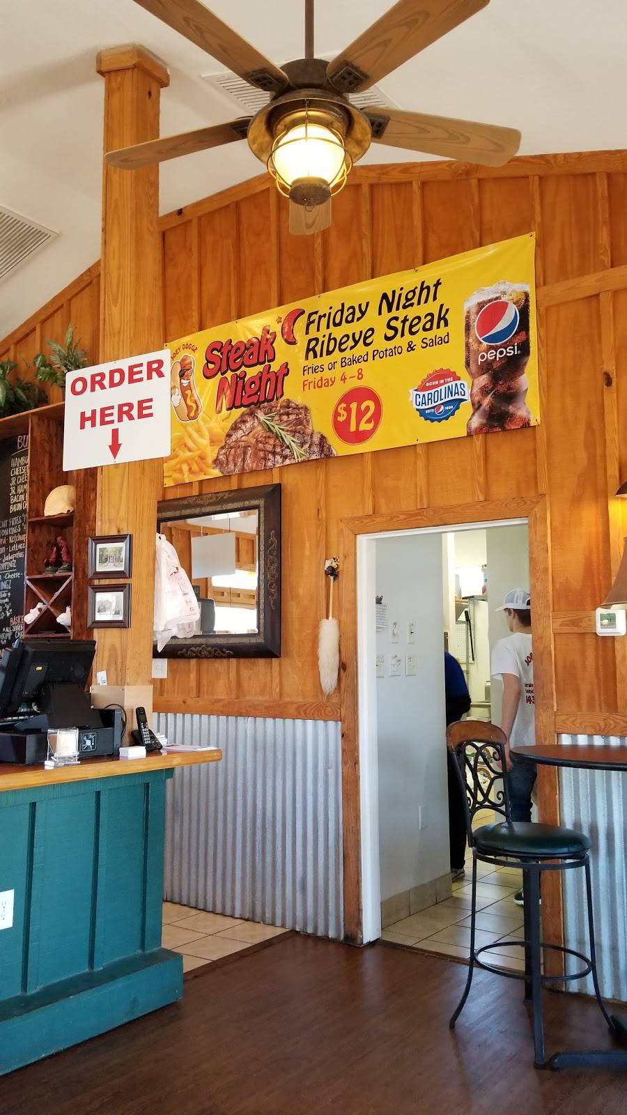 Joey Doggz | restaurant | 5 Laurel St, Conway, SC 29526, USA | 8434885639 OR +1 843-488-5639