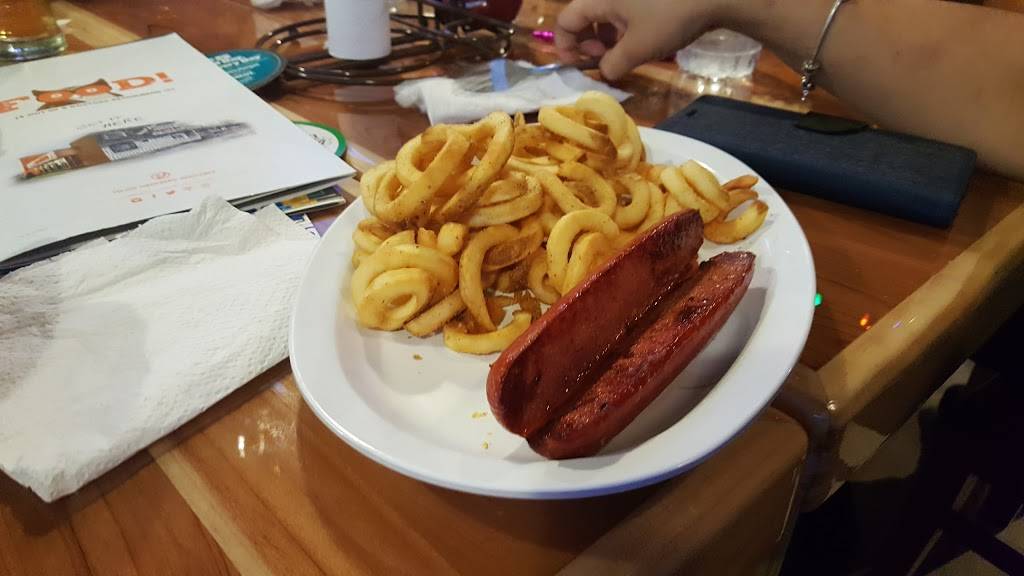 Hooters | meal takeaway | 3625 Gateway Ln, Naples, FL 34109, USA | 2395139964 OR +1 239-513-9964