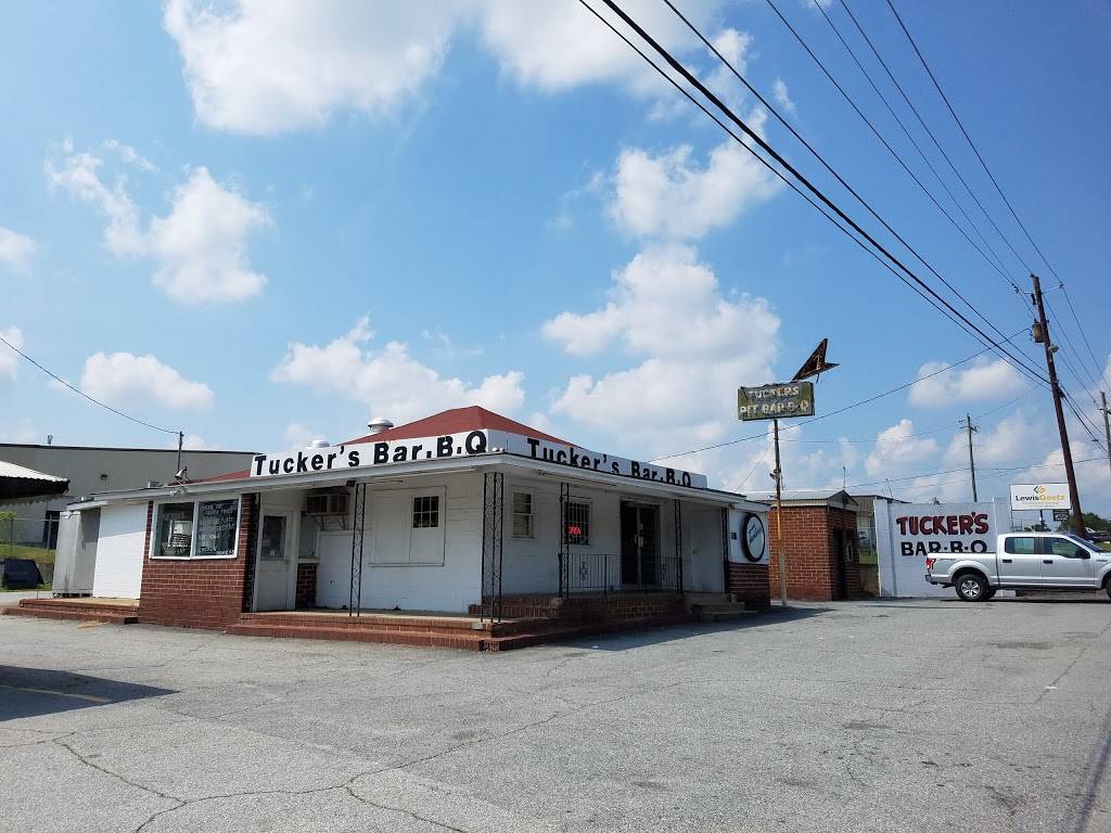 Tuckers Barbecue | restaurant | 4591 Broadway, Macon, GA 31206, USA | 4787889940 OR +1 478-788-9940