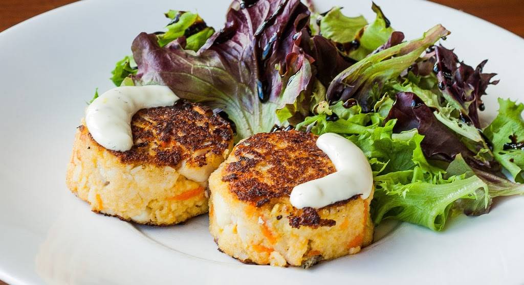 Ledge Rock Grille | restaurant | 596 Larsmont Way, Two Harbors, MN 55616, USA | 8666875634 OR +1 866-687-5634