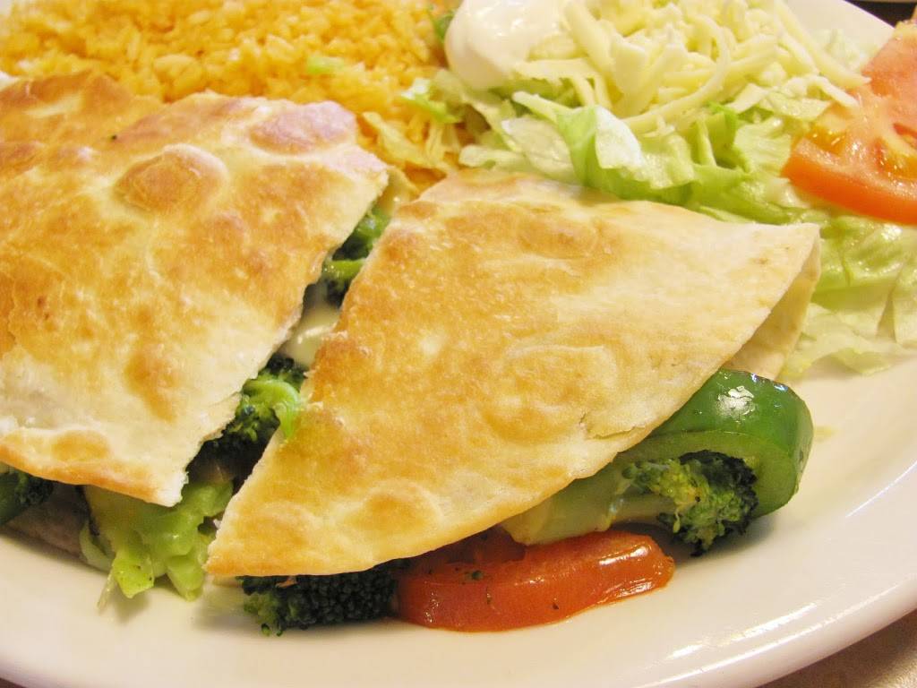 La Fiesta Mexican Grill | restaurant | 3000 Curry Ford Rd, Orlando, FL 32806, USA | 4079854340 OR +1 407-985-4340