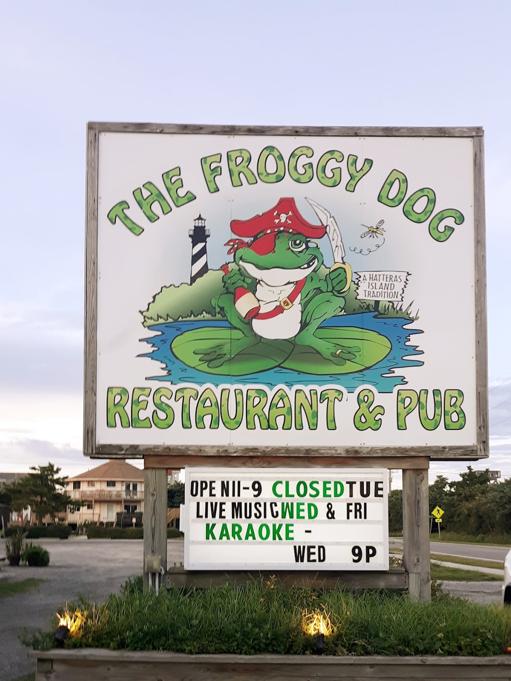 The Froggy Dog | restaurant | 40050 North Carolina Hwy 12, Avon, NC 27915, USA | 2529955550 OR +1 252-995-5550