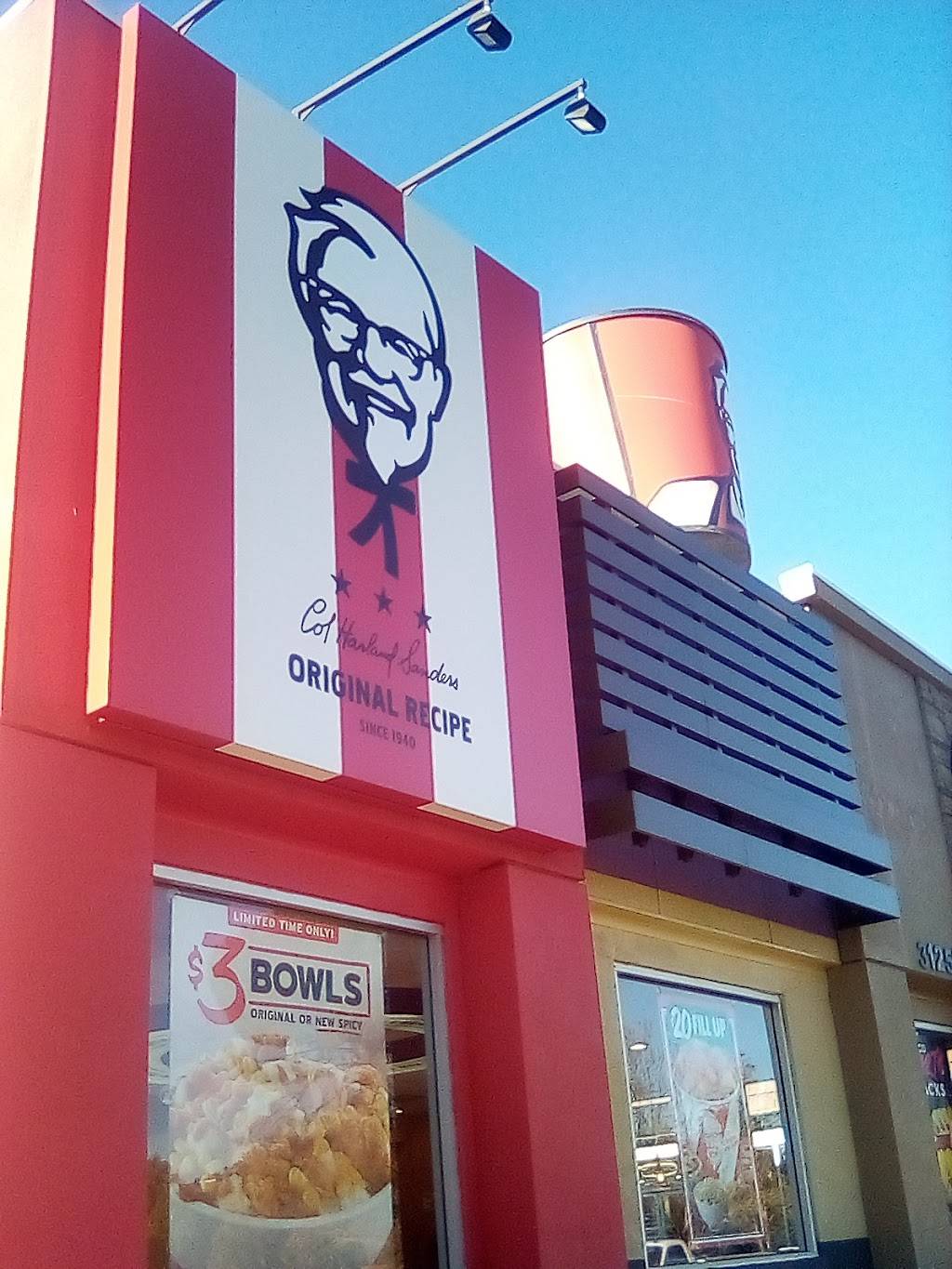KFC | restaurant | 31257 Riverside Dr, Lake Elsinore, CA 92530, USA | 9516743300 OR +1 951-674-3300