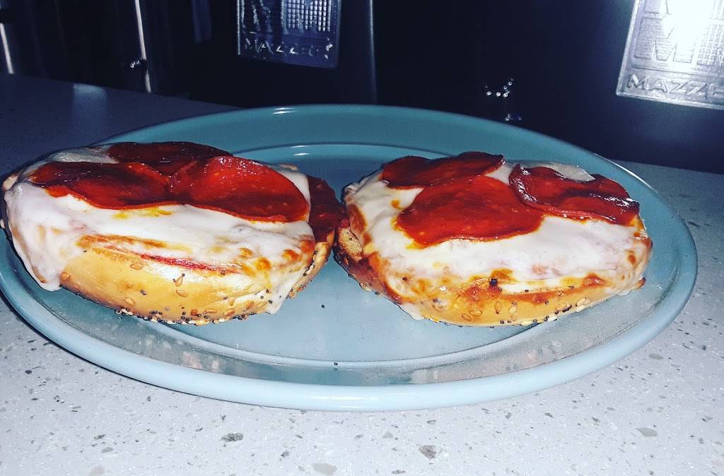 Chucks Drive-Thru Diner) | cafe | 6966 Main St, Caseville, MI 48725, USA | 9898561230 OR +1 989-856-1230