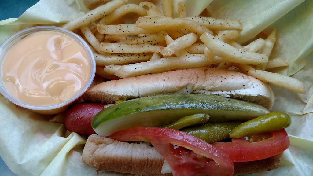 Budackis Drive In | restaurant | 4739 N Damen Ave, Chicago, IL 60625, USA | 7735611322 OR +1 773-561-1322