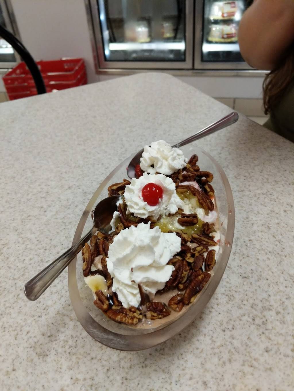 Oberweis Ice Cream and Dairy Store | restaurant | 400 S Randall Rd Unit A, Elgin, IL 60123, USA | 8476975970 OR +1 847-697-5970