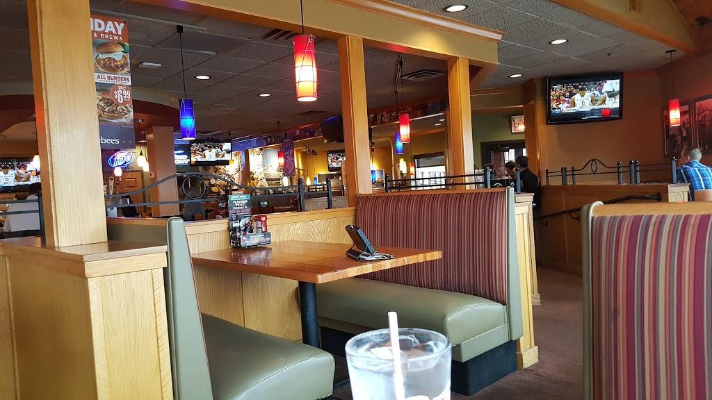 Applebees Grill + Bar | restaurant | Lariat Center, 8421 Joiner Way, Eden Prairie, MN 55344, USA | 9529427993 OR +1 952-942-7993