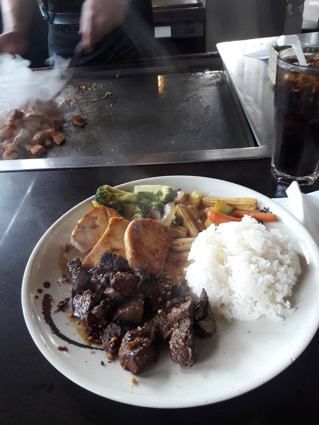 Momo Hibachi Steak House & Bar | restaurant | 1901 Emmons Ave, Brooklyn, NY 11235, USA | 7187698010 OR +1 718-769-8010