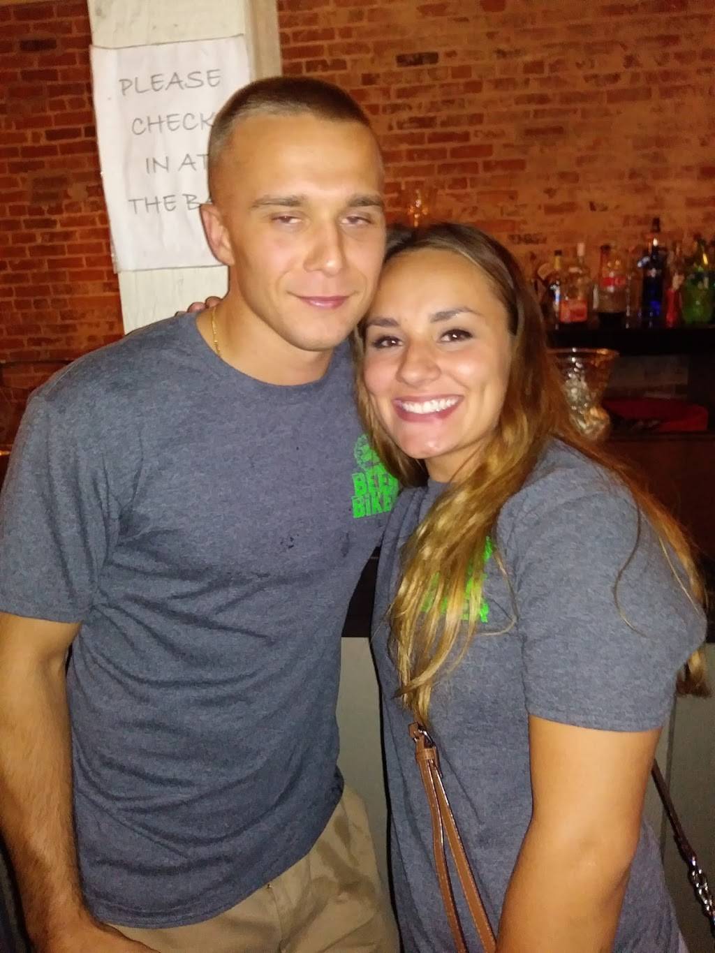 Pirates Cove | restaurant | 727 1st St, Menominee, MI 49858, USA | 9068633005 OR +1 906-863-3005