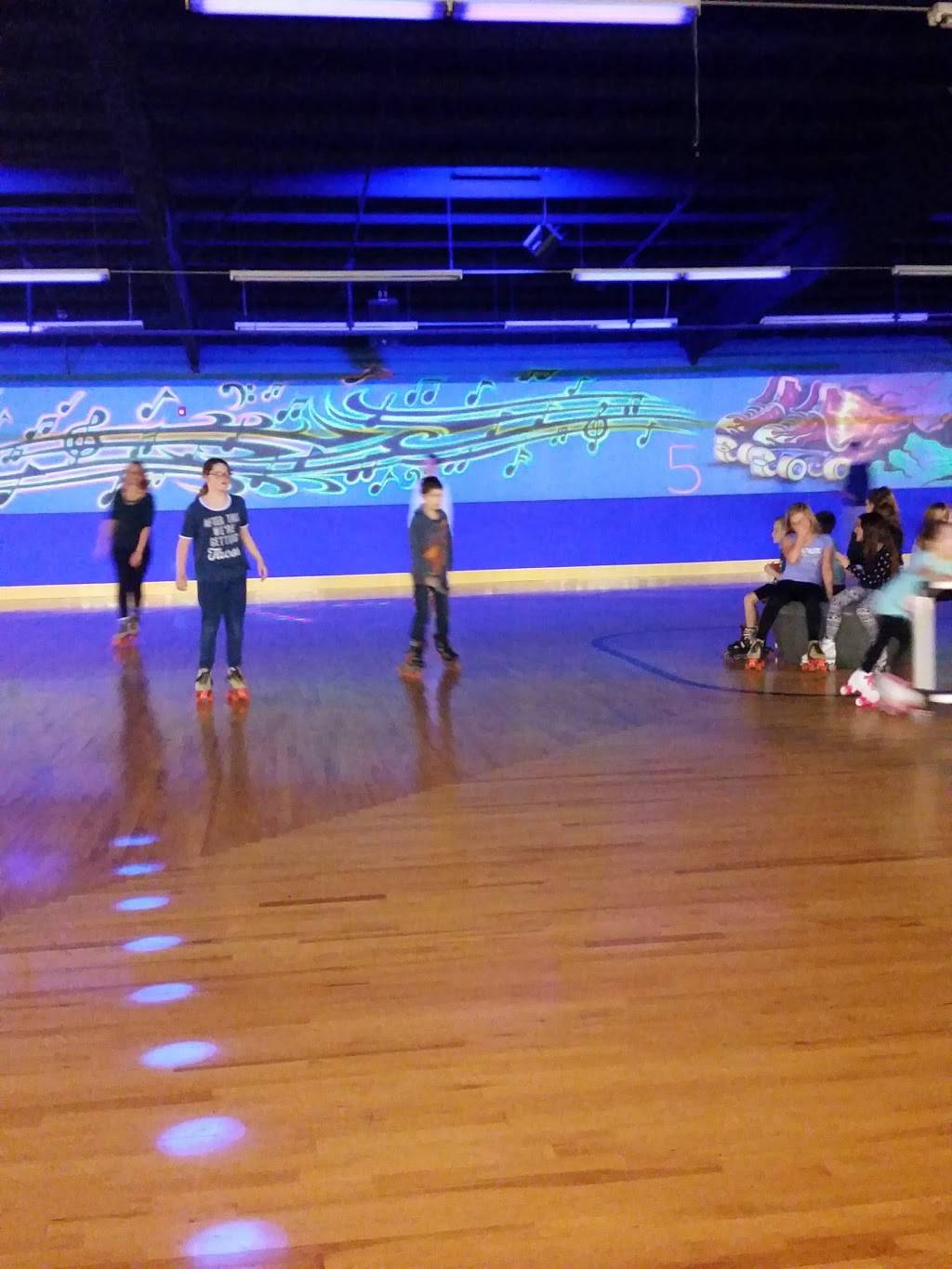 Hot Skates | meal takeaway | 241 Casco Dr, Avon, IN 46123, USA | 3172720873 OR +1 317-272-0873