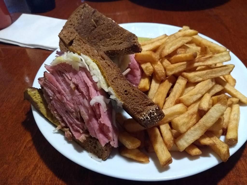 Dunns Famous Bank Street Deli | restaurant | 2679 Bank St, Gloucester, ON K1T 1N1, Canada | 6132477771 OR +1 613-247-7771