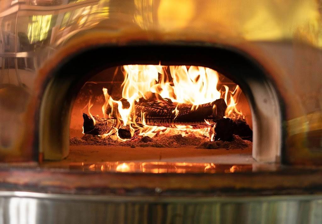 Fat Crow Restaurant | restaurant | 550 VT-30, Newfane, VT 05345, USA | 8022214177 OR +1 802-221-4177