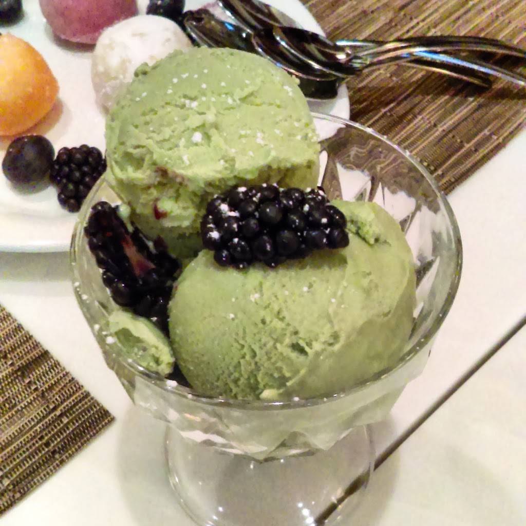 Meis Corner | restaurant | 105 E Delaware Pl, Chicago, IL 60611, USA | 3125736288 OR +1 312-573-6288