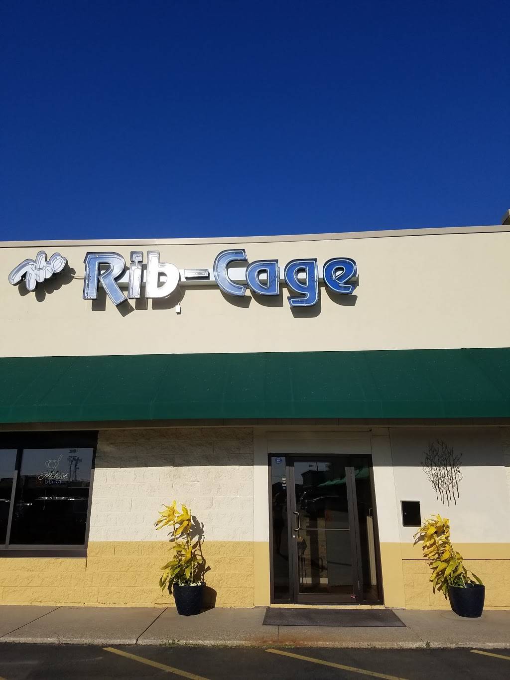 The Rib Cage | restaurant | 144 Chesterfield Ln, Maumee, OH 43537, USA | 4198870828 OR +1 419-887-0828