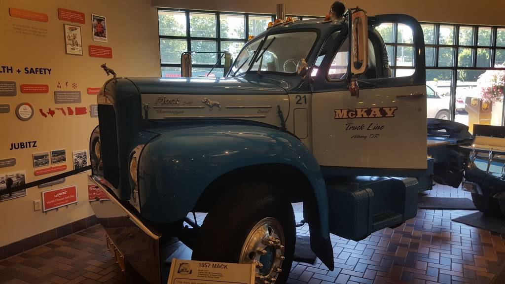 Jubitz Cinema | restaurant | 10350 N Vancouver Way, Portland, OR 97217, USA | 5033450300 OR +1 503-345-0300