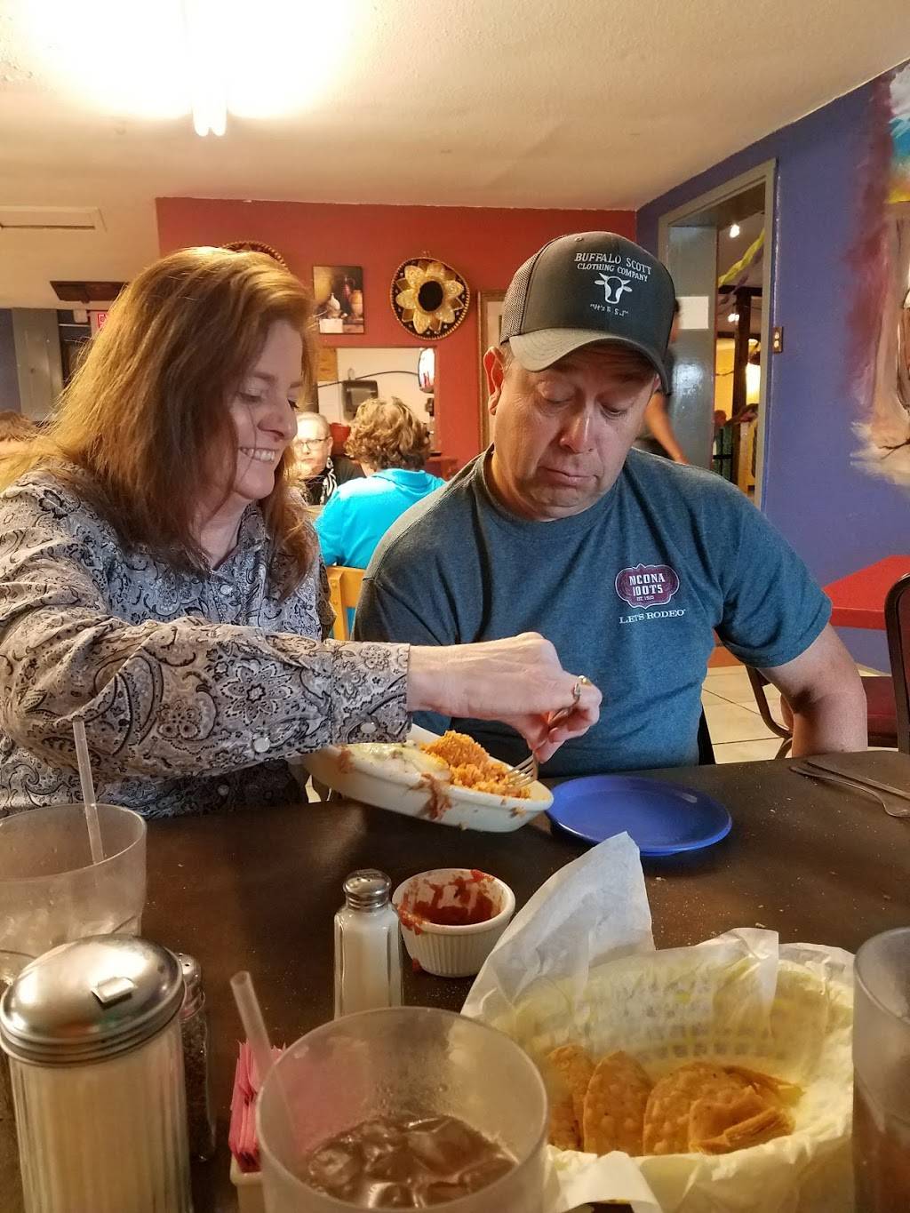 Del Rio | restaurant | 298 Flynt St, Nocona, TX 76255, USA | 9408253044 OR +1 940-825-3044