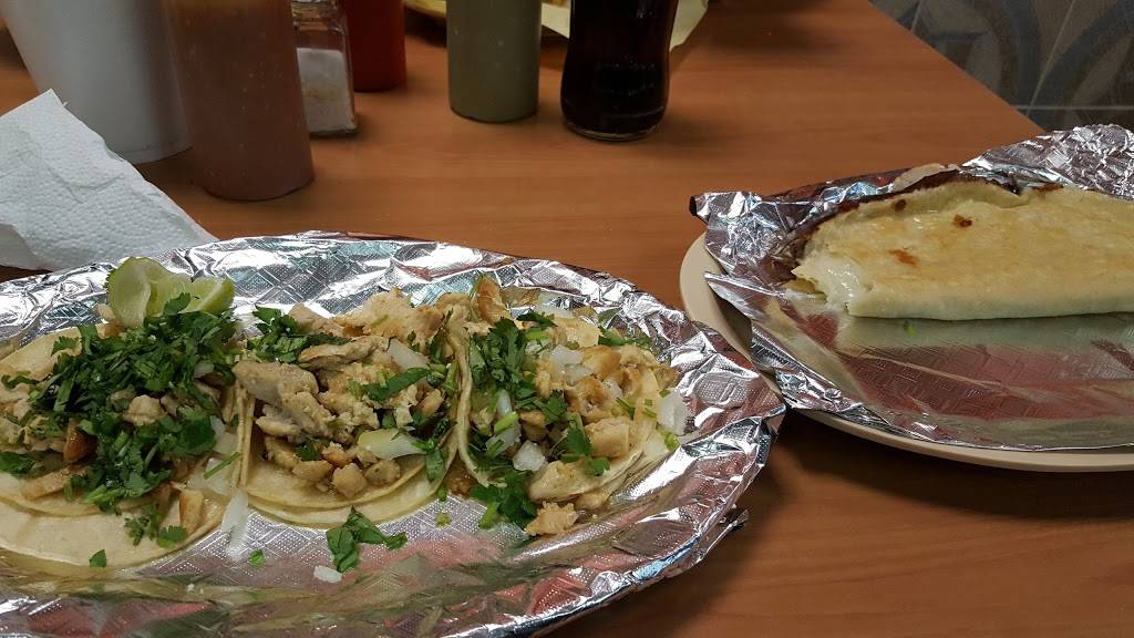 La Estrella Taquería Y Tortería | restaurant | 316 S St Augustine Dr, Dallas, TX 75217, USA | 9729139910 OR +1 972-913-9910