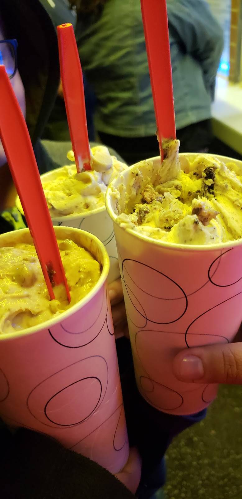 Dairy Star Ice Cream of Lincolnwood | restaurant | 3472 W Devon Ave, Lincolnwood, IL 60712, USA | 8476793472 OR +1 847-679-3472