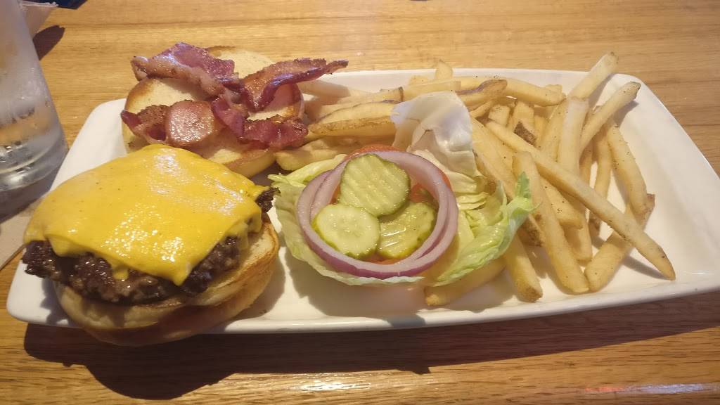 Applebees Grill + Bar | restaurant | 266 E Alexis Rd, Toledo, OH 43612, USA | 4194701140 OR +1 419-470-1140