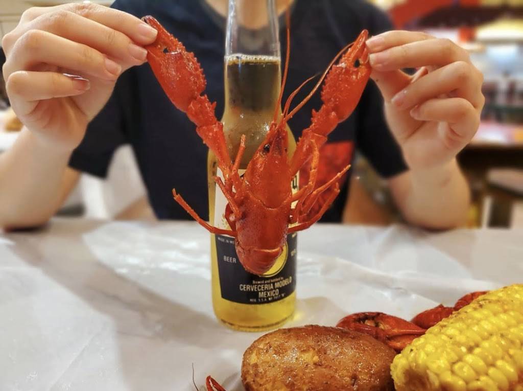 LA Crawfish - City Base Commons | restaurant | 2410 SE Military Dr, San Antonio, TX 78223, USA | 2104559444 OR +1 210-455-9444