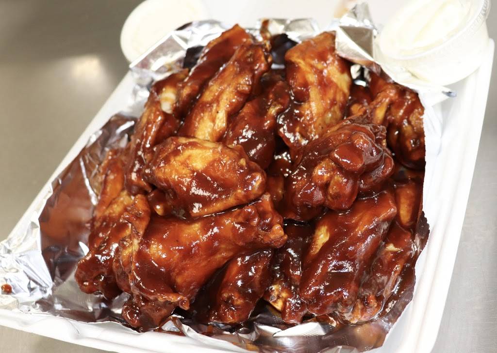 Mom & Pop Pizza & Subs | meal takeaway | 22775 Three Notch Rd, California, MD 20619, USA | 3018632500 OR +1 301-863-2500