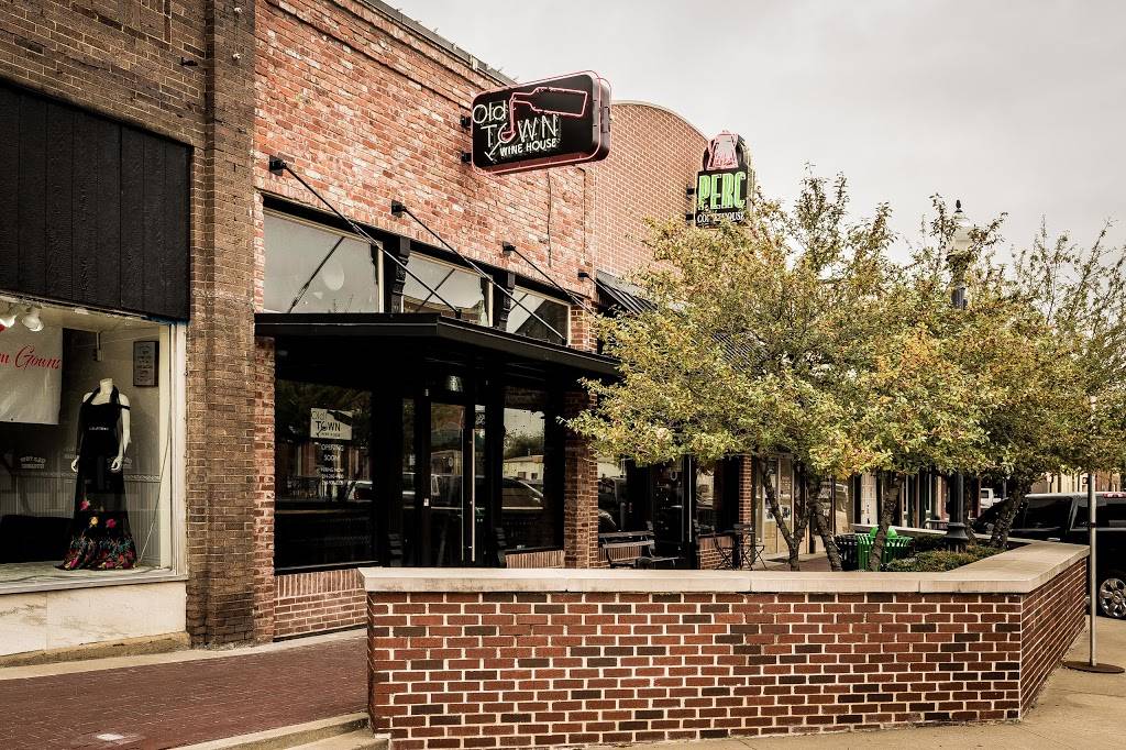 Old Town Wine House | restaurant | 119 W Main St, Lewisville, TX 75067, USA | 2142227900 OR +1 214-222-7900