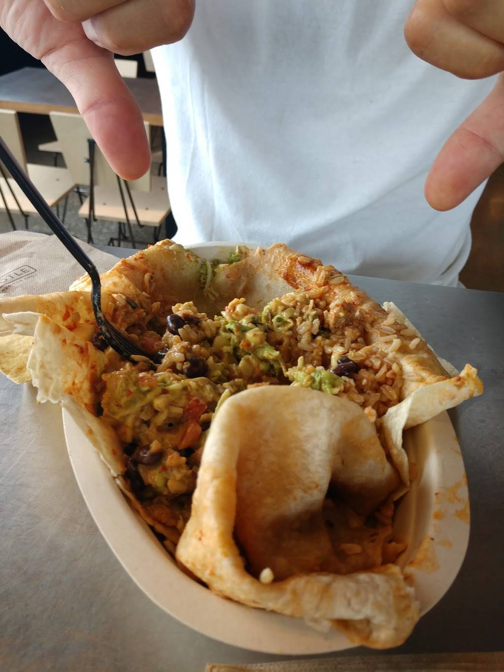 Chipotle Mexican Grill | restaurant | 3941 41st Ave Dr, Moline, IL 61265, USA | 3092770172 OR +1 309-277-0172