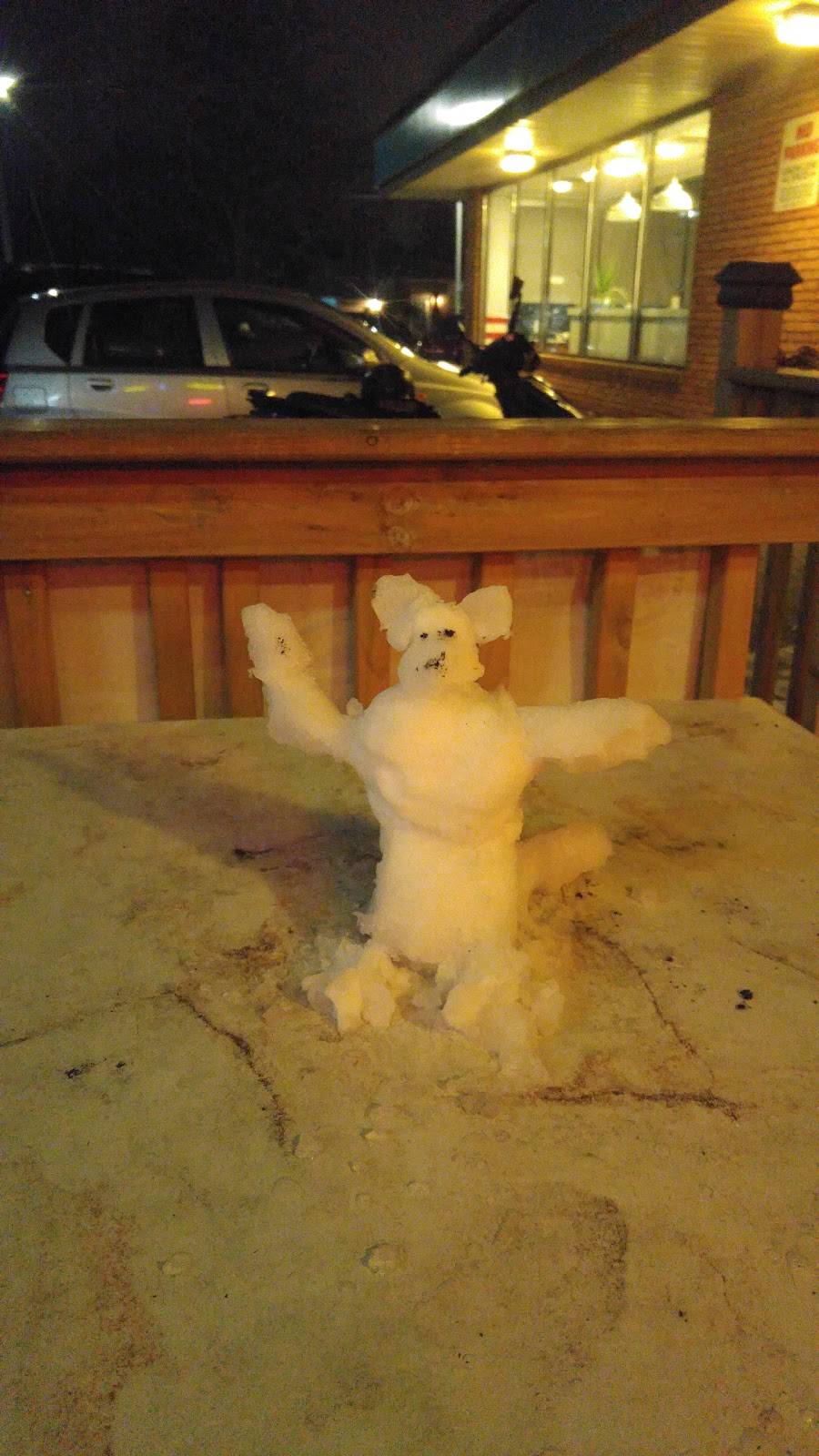 Ringside Bar & Eatery | restaurant | 2895 St Paul Ave, Niagara Falls, ON L2J 2L3, Canada | 9053712952 OR +1 905-371-2952