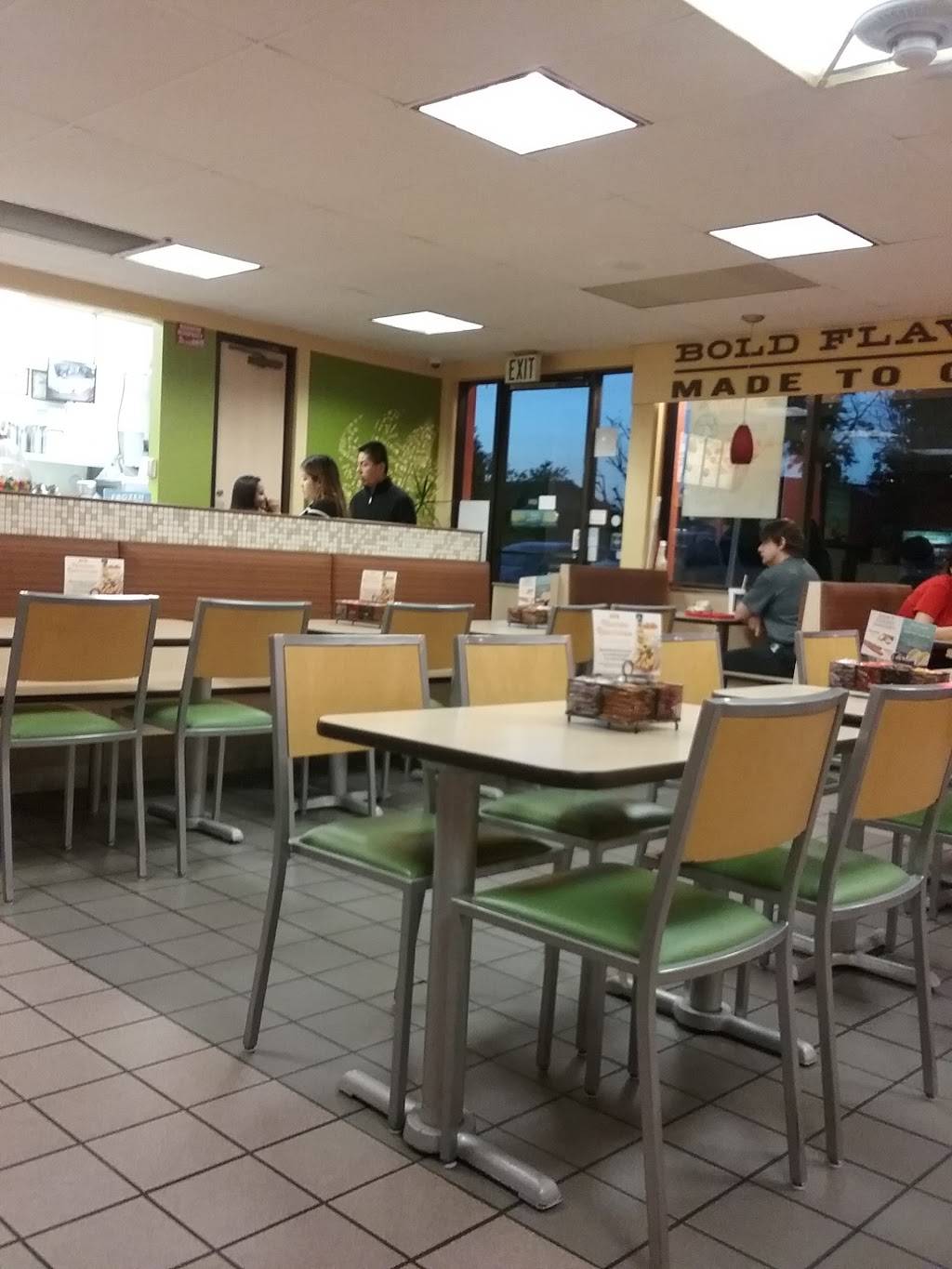 Del Taco | meal takeaway | 1941 N Placentia Ave, Fullerton, CA 92831, USA | 7149933780 OR +1 714-993-3780